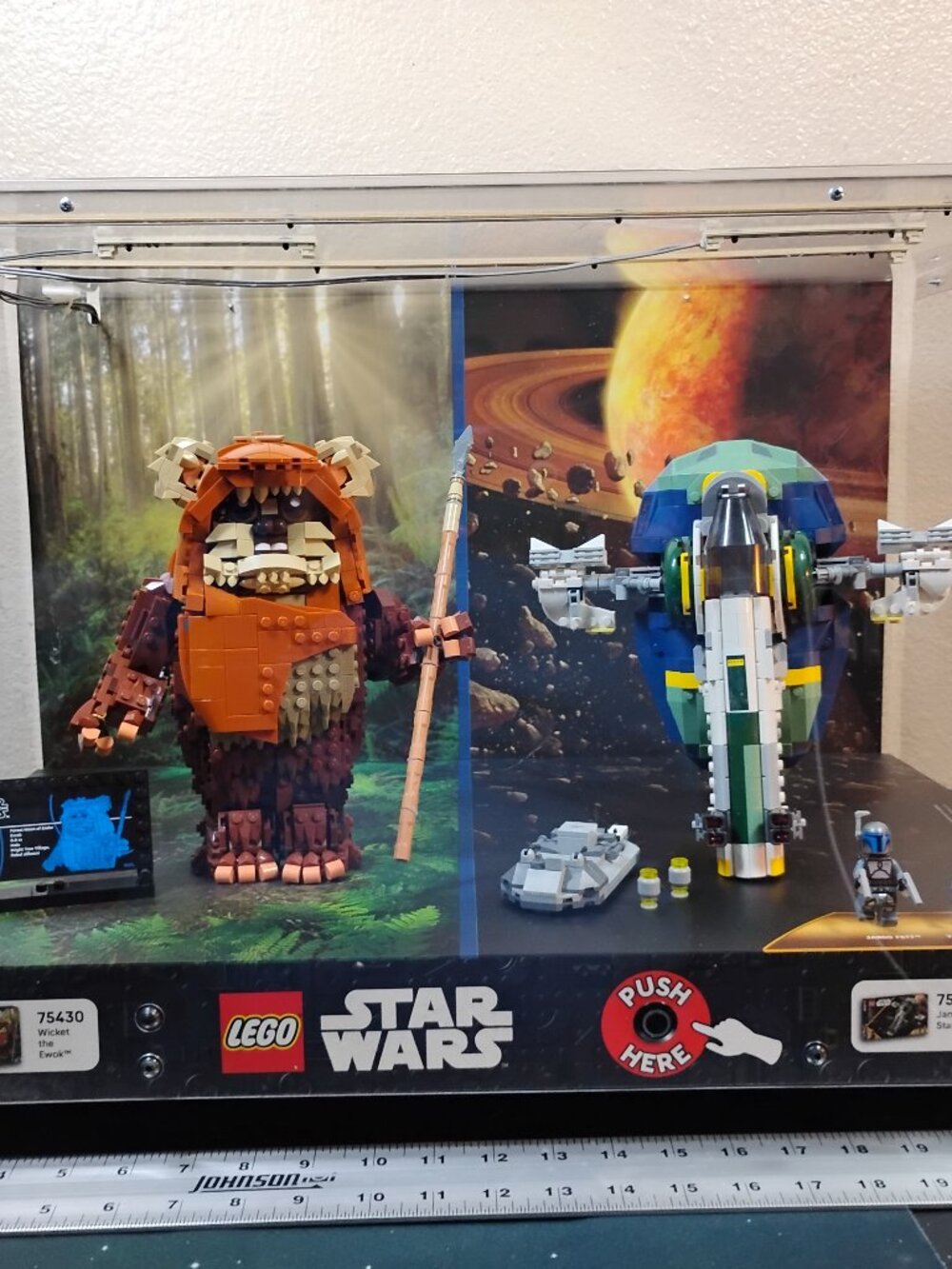 LEGO Star Wars Store Store Display Case Wicket Ewok 75430 Jango Fett Starship 75